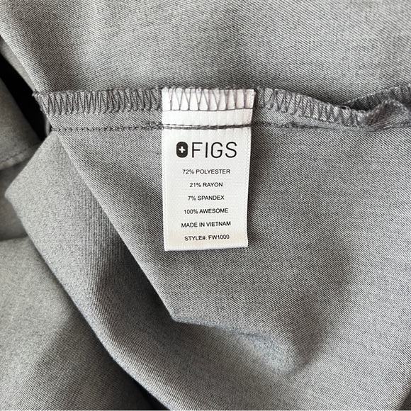 FIGS Technical Collection Grey V-Neck Pocket Short Sleeve Scrub Top - Picture 4 of 7